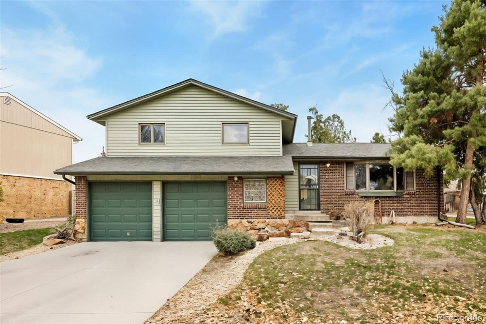 8998 W Radcliffe Drive Littleton, CO 80123